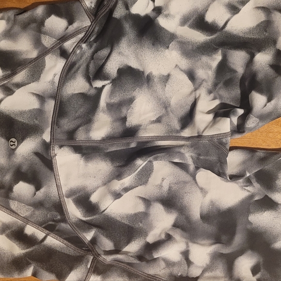 Lululemon runner leggings size 8 - Picture 4 of 4